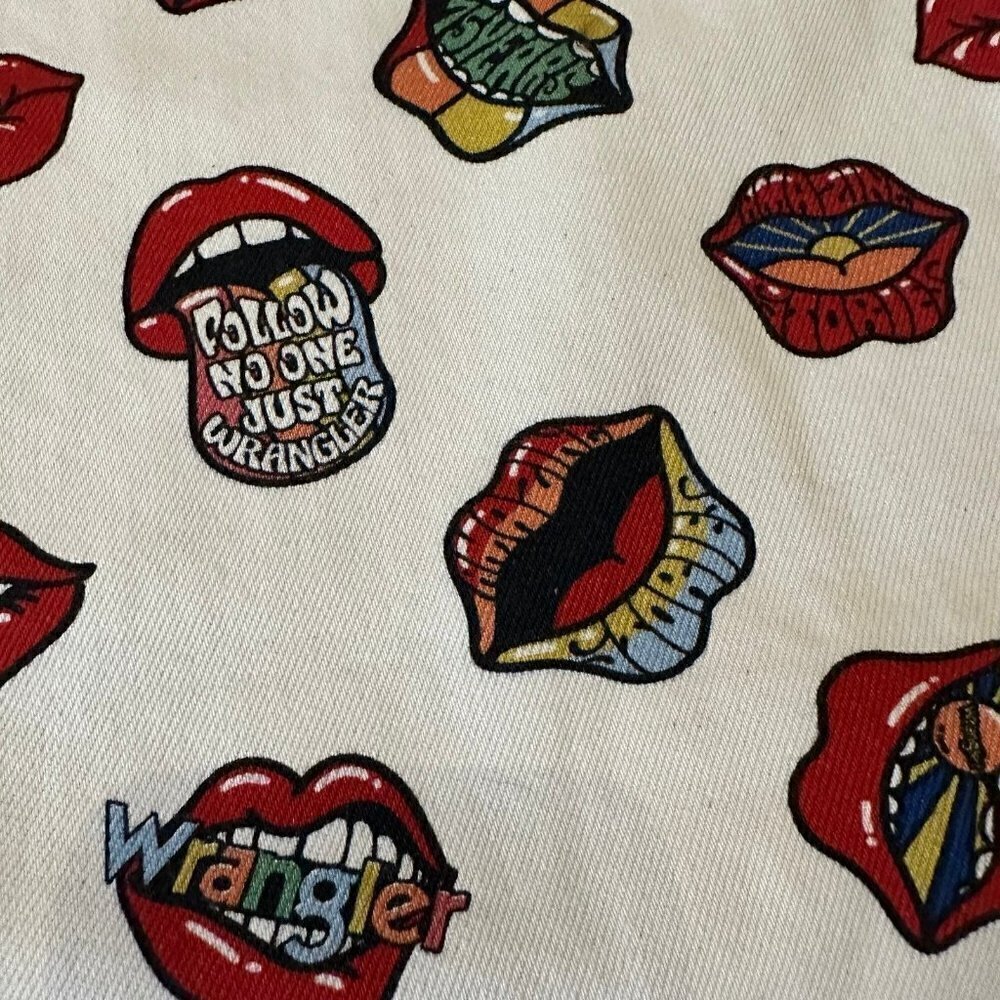 NWT Wrangler Barrel Jeans in Read my Lips print - Picture 9 of 11